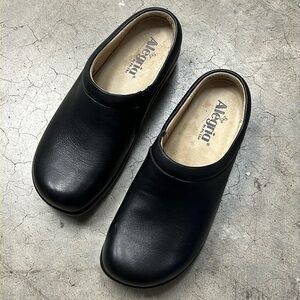 Alegria black slide clogs